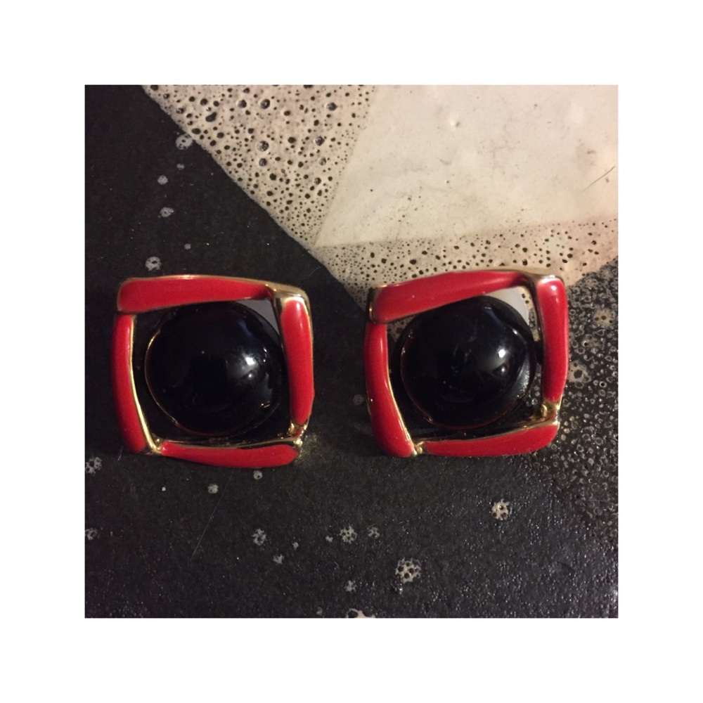 Vintage Enameled ‘Orbit’ Earrings in Red and Black - Picture 8 of 8